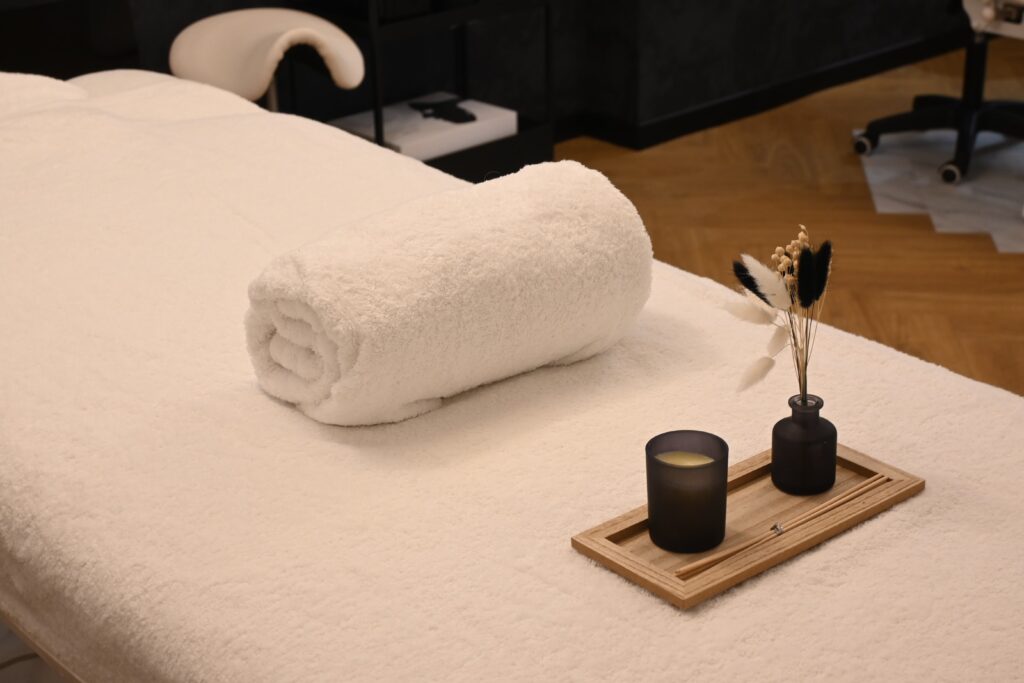 Four-Hand Erotic Massage: What Makes the Experience So Intense